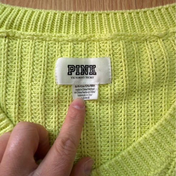 Victoria’s Secret PINK Sweater Cable Knit Relaxed Fit Neon Green Size Small - Picture 3 of 5